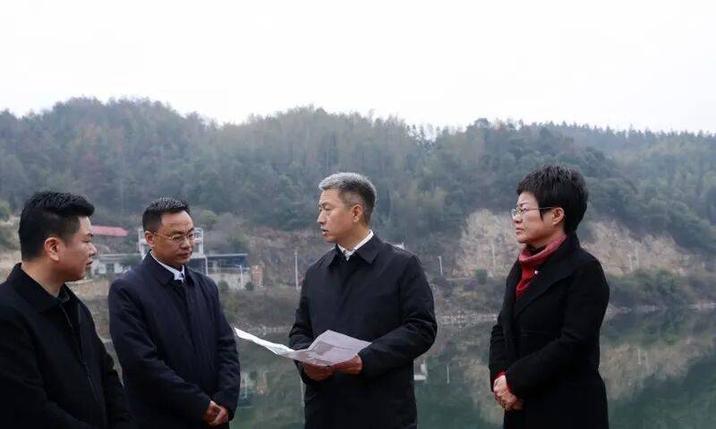 曾超群赴双峰县调研：树牢正确政绩观 依法依规高效推进项目建设